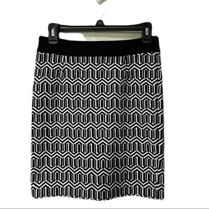 Banana Republic  2 Petite Printed black and White Skirt